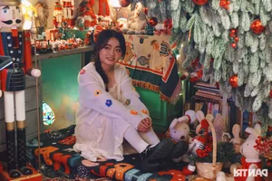 Enchanting Christmas Decorations at a Ho Chi Minh City Cafe Attract Hundreds of Daily Visitors - image 9