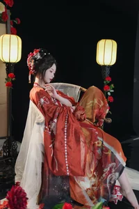 Vi Ge Vivian in YiTuYu Art Language Vol.4522: A Sophisticated Study in Visual Art - image 33