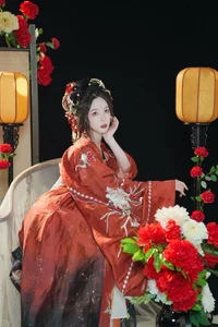 Vi Ge Vivian in YiTuYu Art Language Vol.4522: A Sophisticated Study in Visual Art - image 19