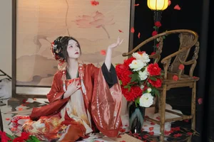 Vi Ge Vivian in YiTuYu Art Language Vol.4522: A Sophisticated Study in Visual Art - image 52