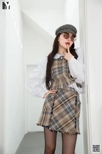 IESS Miao Jie Playful Plaid Suit Gallery: A Classic Twist on Modern Elegance - image 33