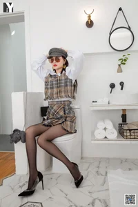 IESS Miao Jie Playful Plaid Suit Gallery: A Classic Twist on Modern Elegance - image 57