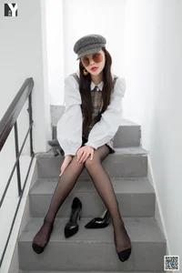 IESS Miao Jie Playful Plaid Suit Gallery: A Classic Twist on Modern Elegance - image 20