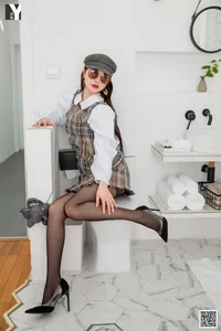 IESS Miao Jie Playful Plaid Suit Gallery: A Classic Twist on Modern Elegance - image 34