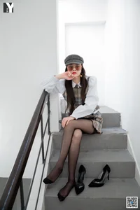 IESS Miao Jie Playful Plaid Suit Gallery: A Classic Twist on Modern Elegance - image 9
