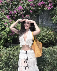 Saigon's Top Fashion Icon Shares Stunning Beach Vacation Moments and Summer Style Inspiration - image 10