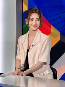 The Stunning Style and Professional Journey of VTV Host MC Huyen Trang - image 1