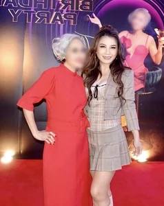 Age-Defying Style: How Bang Kieu's Ex-Wife Masters Youthful Fashion in Her 50s - image 4