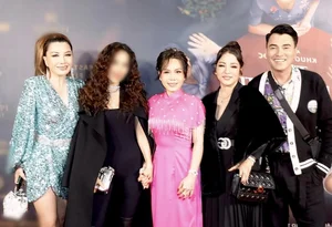 Age-Defying Style: How Bang Kieu's Ex-Wife Masters Youthful Fashion in Her 50s - image 3