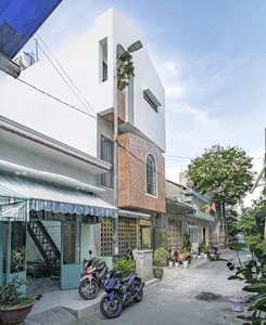 Enchanting Rustic Architecture: A Stunning Raw Minimalist Home in Da Nang - image 1