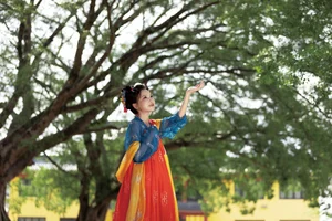 Timeless Elegance in Hanfu: YiTuYu Art Language Vol.8852 featuring E E Chi Bu Bao - image 11