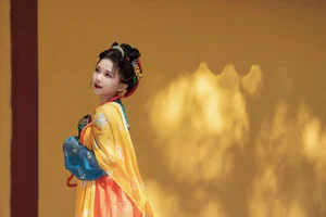 Timeless Elegance in Hanfu: YiTuYu Art Language Vol.8852 featuring E E Chi Bu Bao - image 15