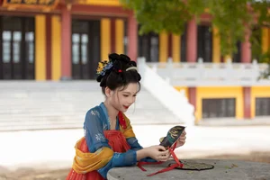 Timeless Elegance in Hanfu: YiTuYu Art Language Vol.8852 featuring E E Chi Bu Bao - image 29