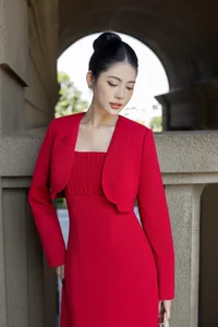 The Ultimate Guide to Elegant and Flattering Office Fashion for Modern Women - image 6