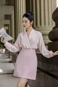 The Ultimate Guide to Elegant and Flattering Office Fashion for Modern Women - image 1