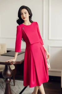 The Ultimate Guide to Elegant and Flattering Office Fashion for Modern Women - image 3