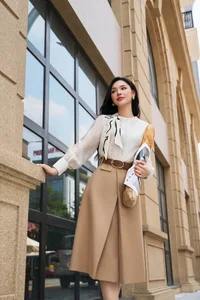 The Ultimate Guide to Elegant and Flattering Office Fashion for Modern Women - image 5