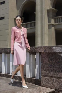The Ultimate Guide to Elegant and Flattering Office Fashion for Modern Women - image 4