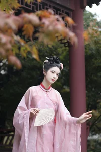 YiTuYu Art Language Vol. 6713: Elegant Artistic Portraits Featuring Model Ruan Yu - image 12