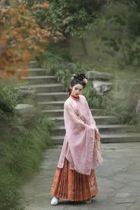 YiTuYu Art Language Vol. 6713: Elegant Artistic Portraits Featuring Model Ruan Yu - image 6