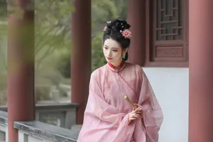 YiTuYu Art Language Vol. 6713: Elegant Artistic Portraits Featuring Model Ruan Yu - image 21