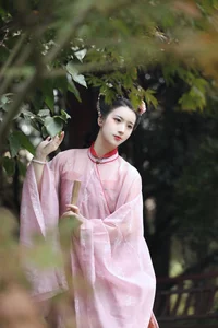 YiTuYu Art Language Vol. 6713: Elegant Artistic Portraits Featuring Model Ruan Yu - image 17