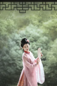 YiTuYu Art Language Vol. 6713: Elegant Artistic Portraits Featuring Model Ruan Yu - image 10