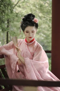 YiTuYu Art Language Vol. 6713: Elegant Artistic Portraits Featuring Model Ruan Yu - image 22