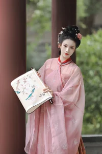 YiTuYu Art Language Vol. 6713: Elegant Artistic Portraits Featuring Model Ruan Yu - image 18