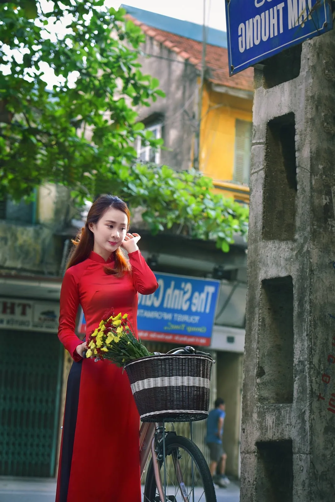 Le Vu Quynh Tram Celebrates Lunar New Year in Elegant Traditional Ao Dai
