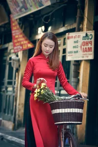 Le Vu Quynh Tram Celebrates Lunar New Year in Elegant Traditional Ao Dai - image 26