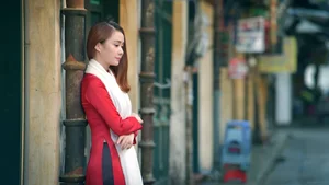 Le Vu Quynh Tram Celebrates Lunar New Year in Elegant Traditional Ao Dai - image 14