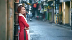 Le Vu Quynh Tram Celebrates Lunar New Year in Elegant Traditional Ao Dai - image 9
