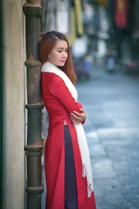 Le Vu Quynh Tram Celebrates Lunar New Year in Elegant Traditional Ao Dai - image 13
