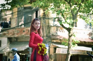Le Vu Quynh Tram Celebrates Lunar New Year in Elegant Traditional Ao Dai - image 22