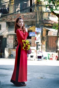 Le Vu Quynh Tram Celebrates Lunar New Year in Elegant Traditional Ao Dai - image 7