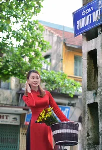 Le Vu Quynh Tram Celebrates Lunar New Year in Elegant Traditional Ao Dai - image 28