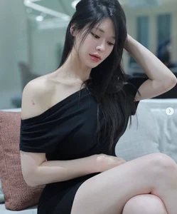 Exploring the Bold 'No Bra' Fashion Trend Among South Korean Social Media Influencers - image 9