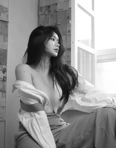 Exploring the Bold 'No Bra' Fashion Trend Among South Korean Social Media Influencers - image 6