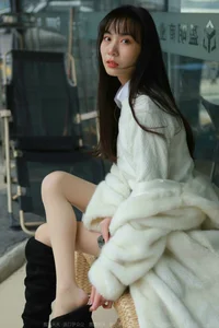 IESS Tuan Tuan Long Boots and Silk Hosiery Fashion Showcase - image 64