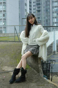 IESS Tuan Tuan Long Boots and Silk Hosiery Fashion Showcase - image 47