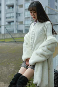 IESS Tuan Tuan Long Boots and Silk Hosiery Fashion Showcase - image 62