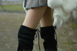 IESS Tuan Tuan Long Boots and Silk Hosiery Fashion Showcase - image 9