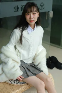 IESS Tuan Tuan Long Boots and Silk Hosiery Fashion Showcase - image 42