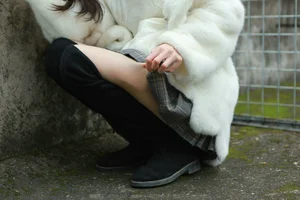 IESS Tuan Tuan Long Boots and Silk Hosiery Fashion Showcase - image 3