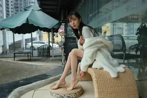 IESS Tuan Tuan Long Boots and Silk Hosiery Fashion Showcase - image 57