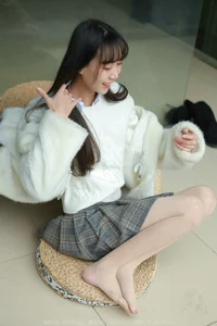 IESS Tuan Tuan Long Boots and Silk Hosiery Fashion Showcase - image 59