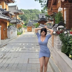 Bold Fashion Trends and the Rise of South Korean Social Media Influencers - image 5