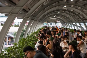 Stunning Sunset Views Over Ho Chi Minh City's New Metro Line - image 9