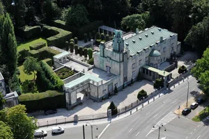 Exploring the Architectural Grandeur of the World's Most Stunning Century-Old Historic Mansion - image 15